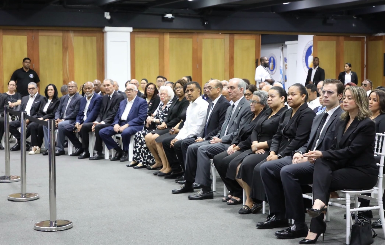 El presidente Luis Abinader encabezó la despedida de Andrés (Licho) Matos en la   Casa Nacional del PRM. donde acudieron familiares, amigos y dirigentes del partido.