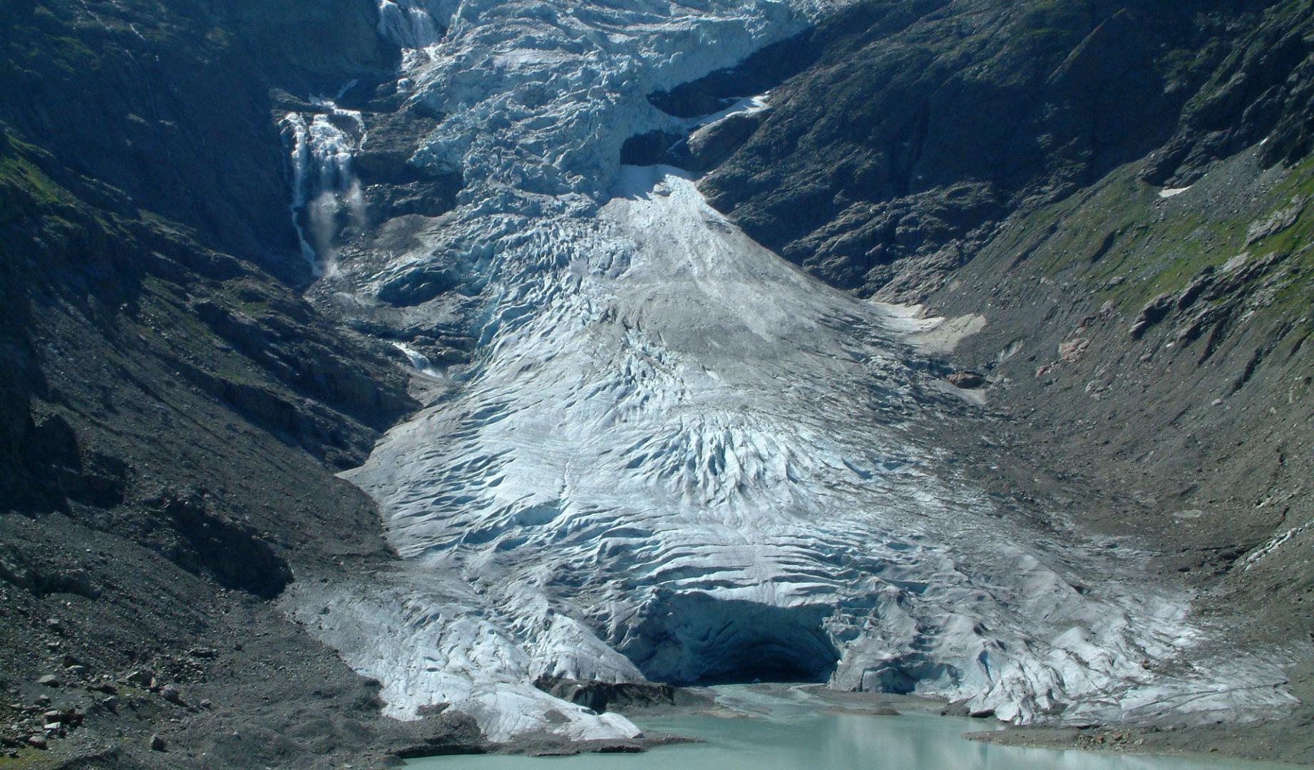 Hallan restos de 2 alpinistas desaparecidos en 1992 por el deshielo de un glaciar suizo