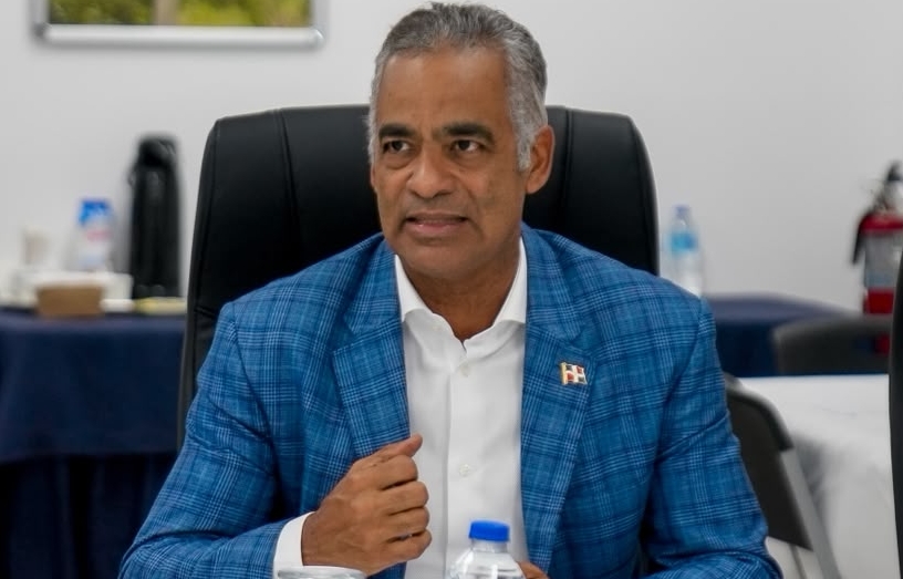 Joel Santos ministro de Energía y Minas.