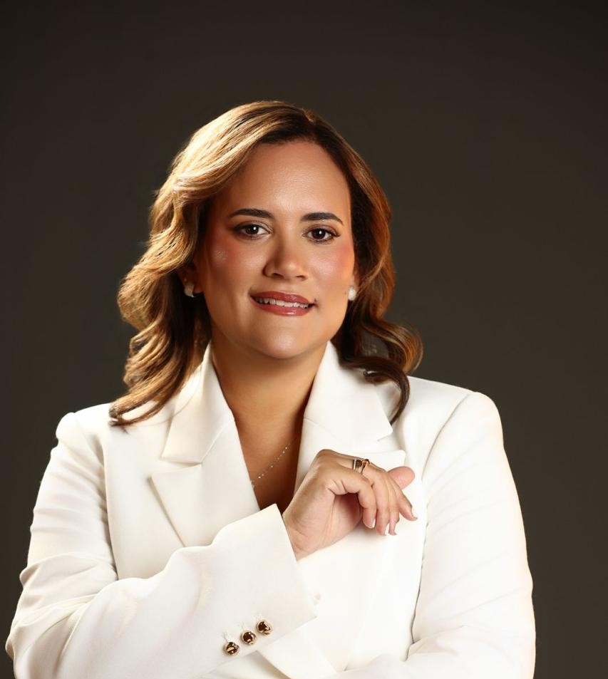 Elizabeth Mateo ha acompañado al PRM desde antes del poder en la comunicación y desde otros escenarios.