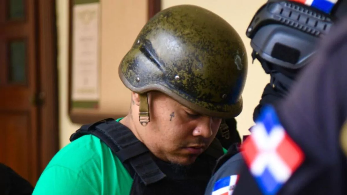 Nino Dólar siendo trasladados por las autoridades