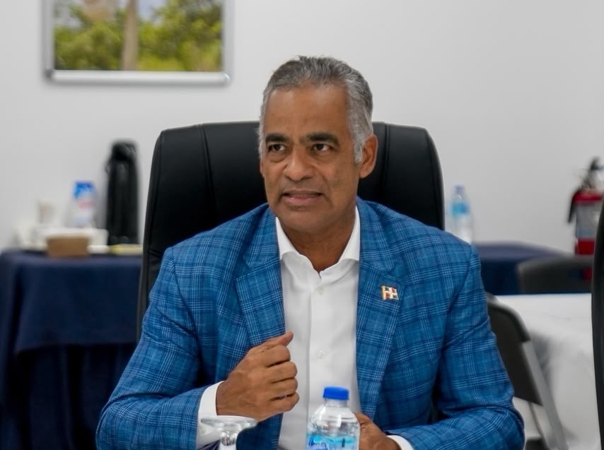 Ministro Joel Santos.