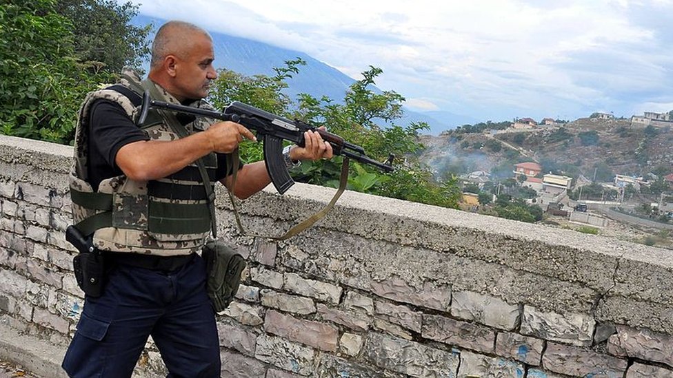 Del banano a la cocaína: el modus operandi de la mafia albanesa en Latinoamérica