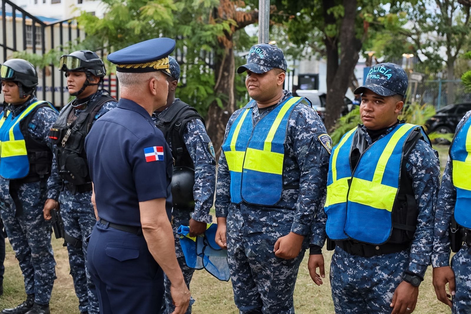 Director general de la Policía Nacional supervisa dotación del Ensanche Naco y exhorta a agentes a fortalecer compromiso con la ciudadanía