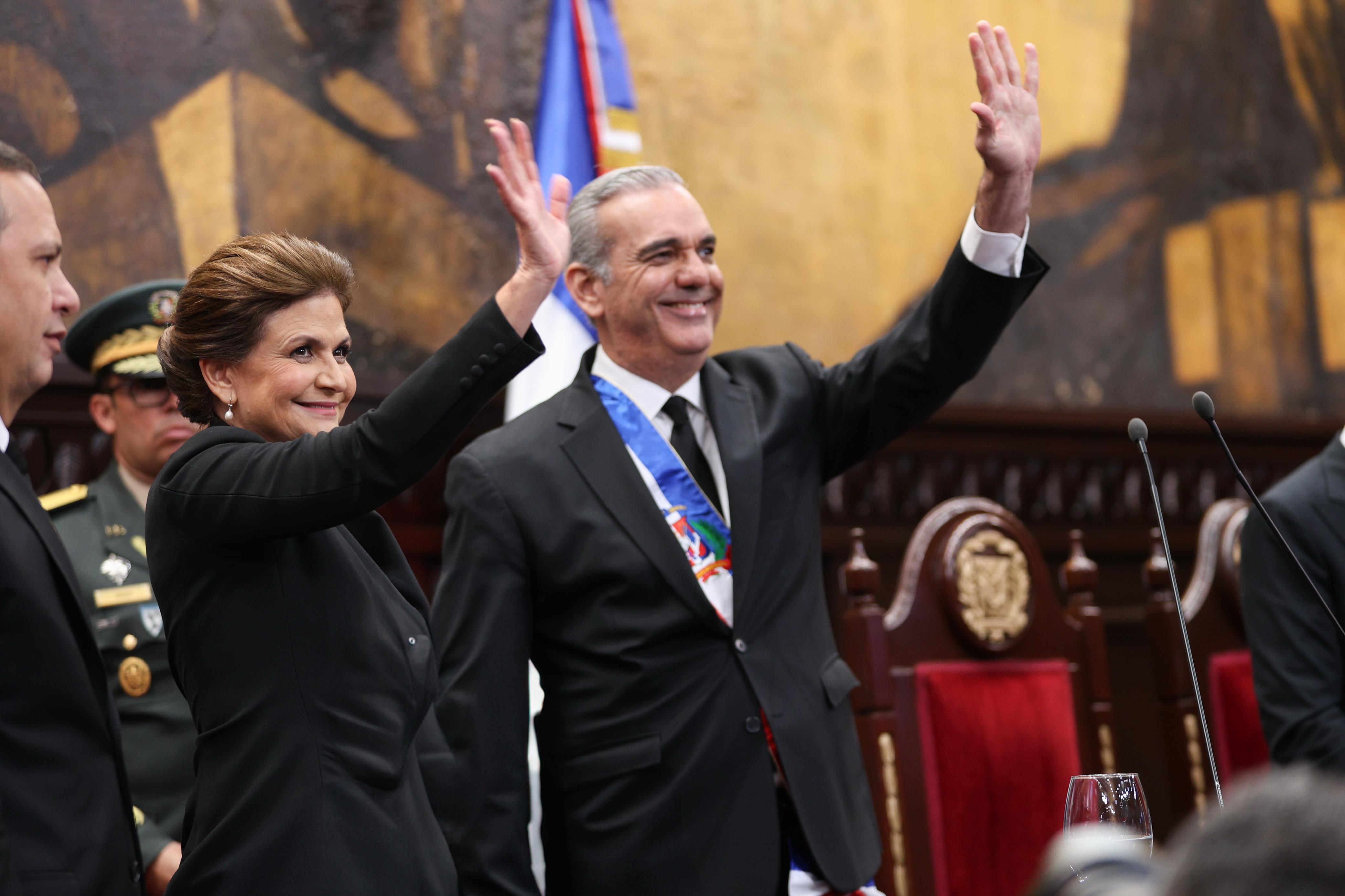 Luis Abinader y Raquel Peña.