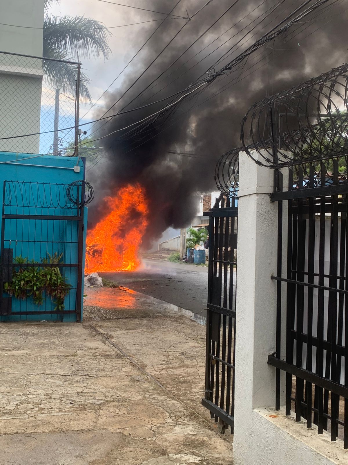 Vehículo incendiado