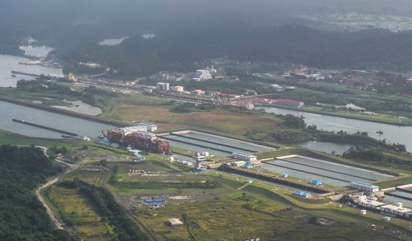 Canal de Panamá. donde pasa  5 % comercio mundial.  AP