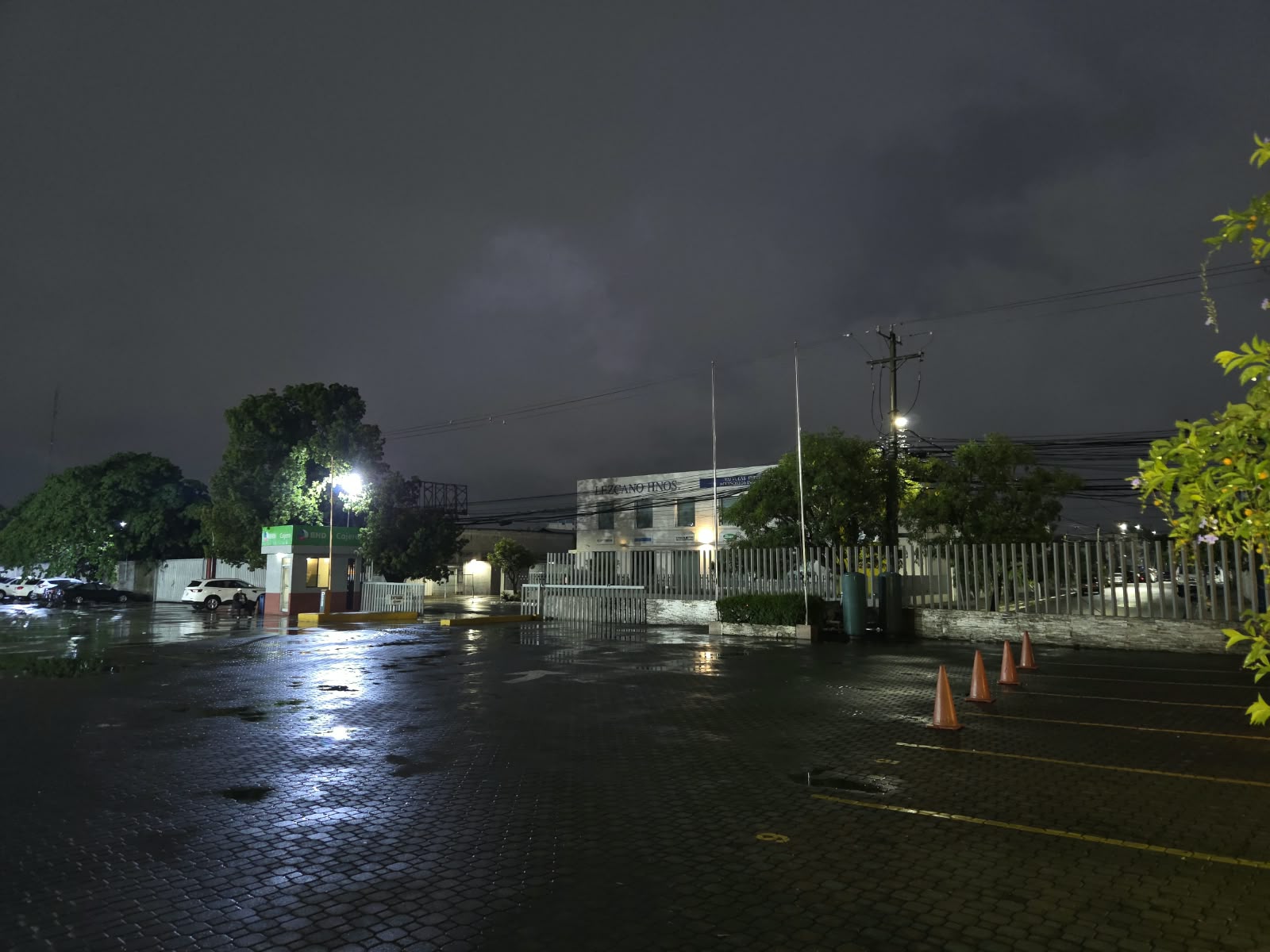 Parqueo del Hoy
