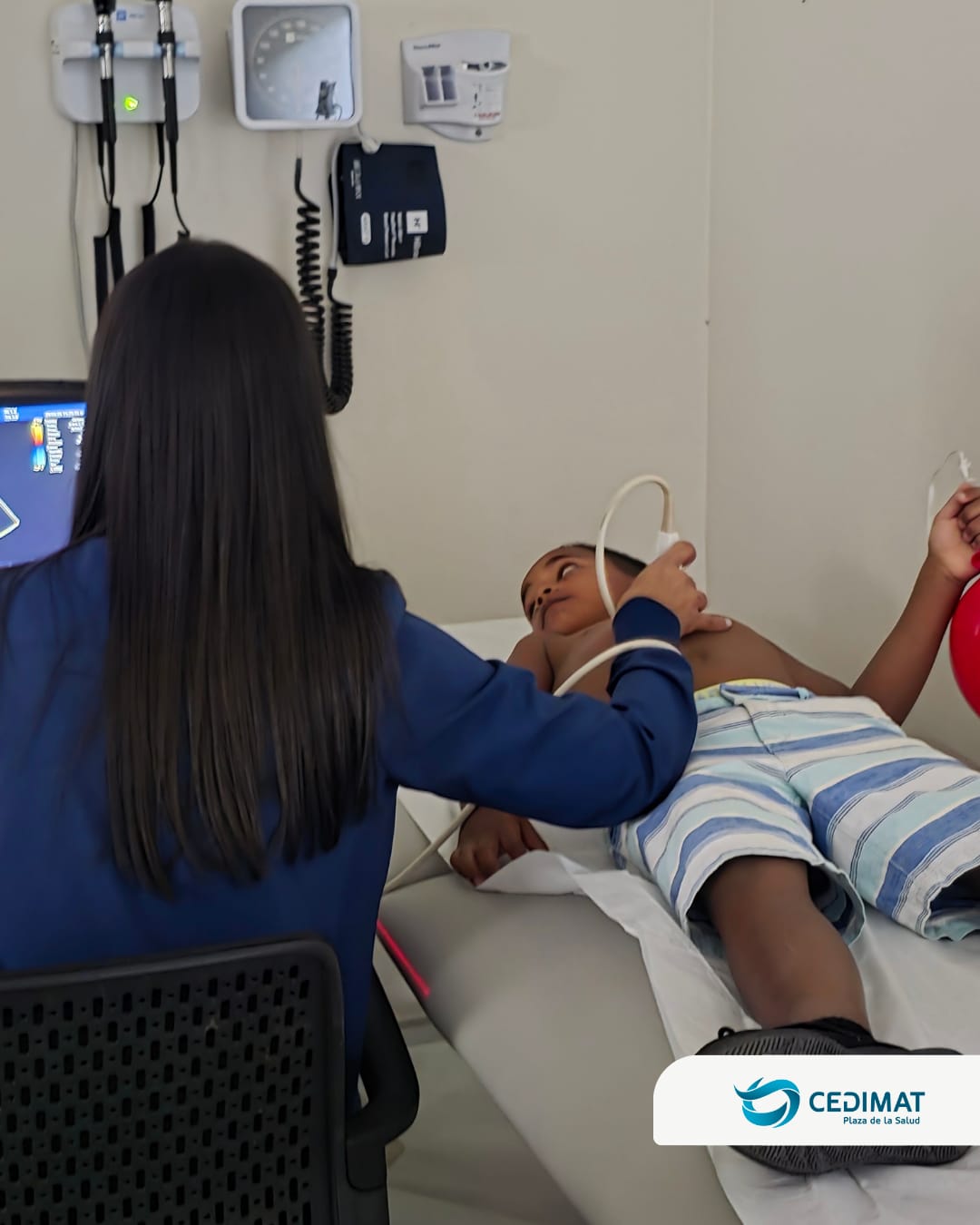 Médicos de CEDIMAT y Salud Pública atienden a niños con cardiopatías en San Francisco de Macorís
