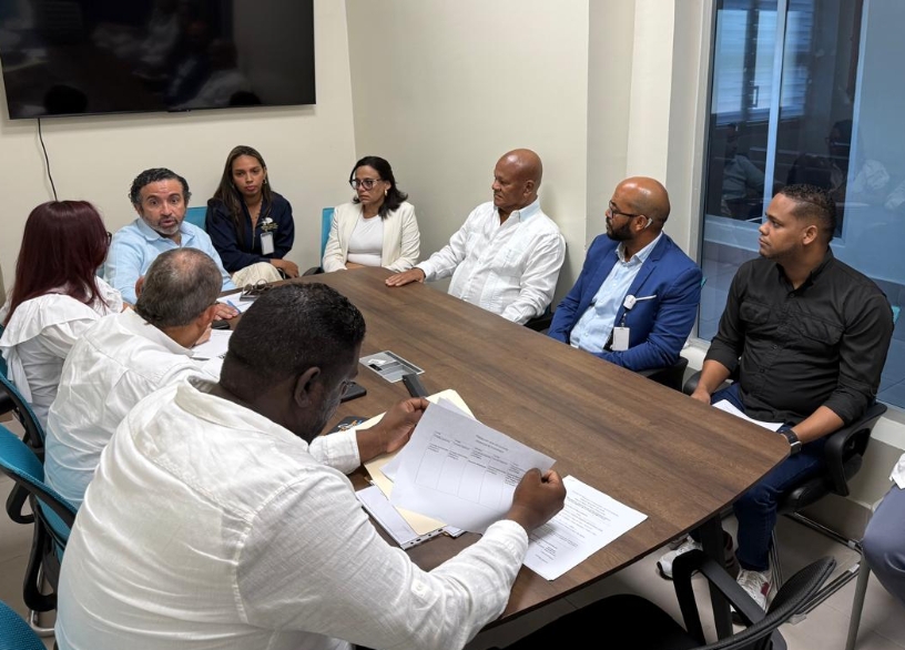 Autoridades en la mesa de situación de indicadores de salud.