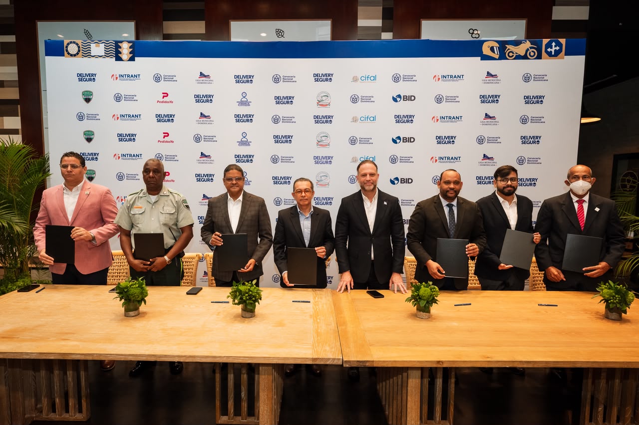 Cervecería Nacional Dominicana y sus aliados firman la renovación del acuerdo de Delivery Seguro para impulsar la formación y seguridad vial de repartidores en motocicleta