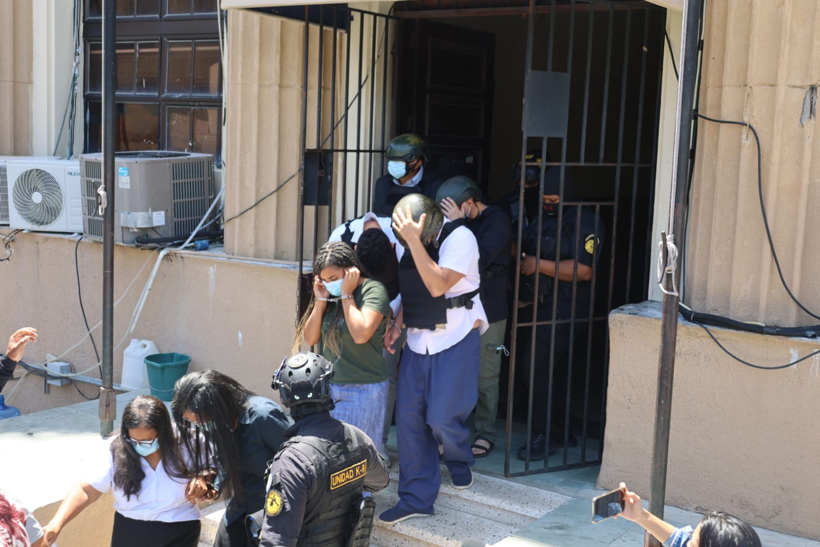 Los señalados fueron enviados a la Procuraduría para continuar con los interrogatorios.