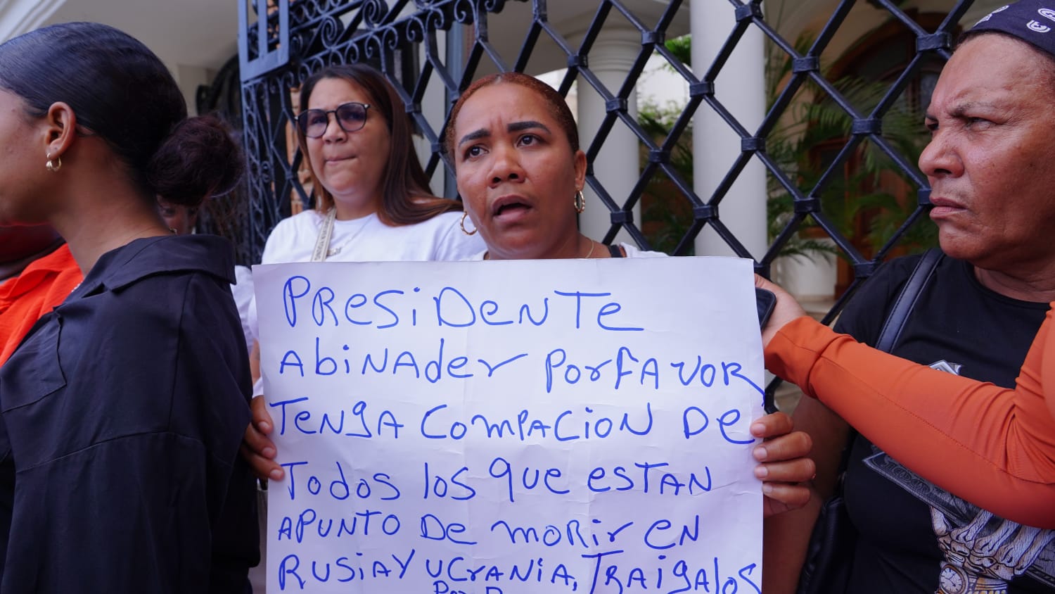 Madres piden ayuda al Gobierno para traer de regreso a dominicanos que combaten en Rusia