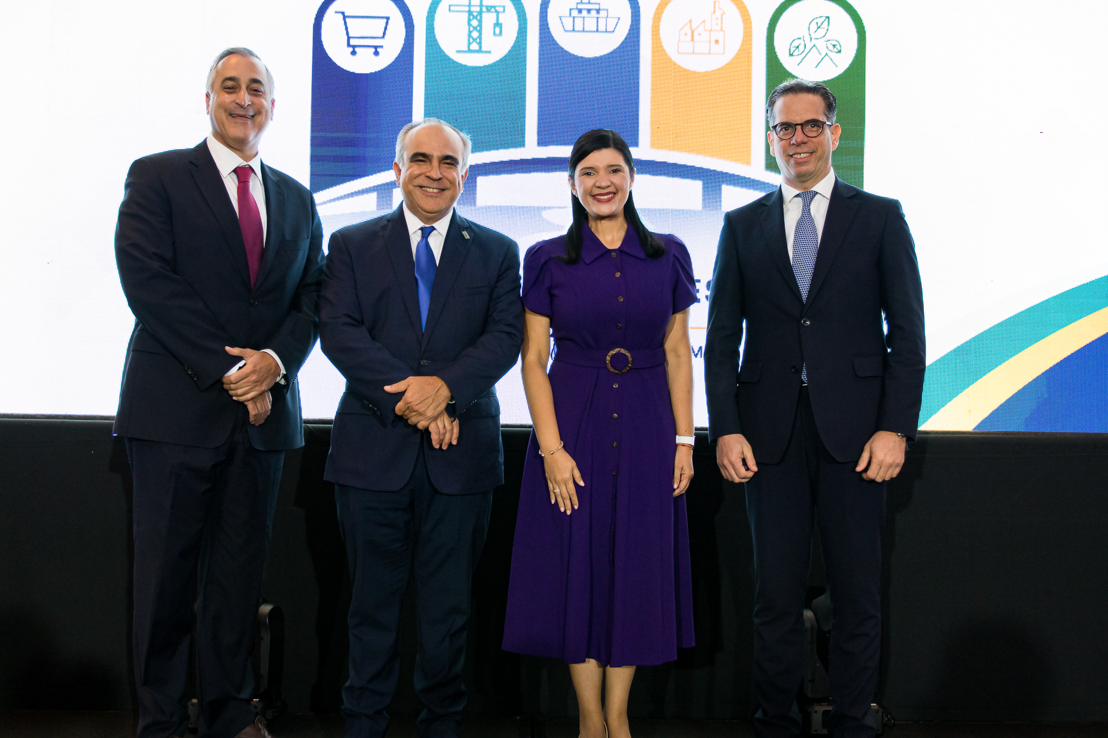 Celso Juan Marranzini, Cesar Dargam, Gabriel Diez y la ministra de Trabajo de Panamá.jpg