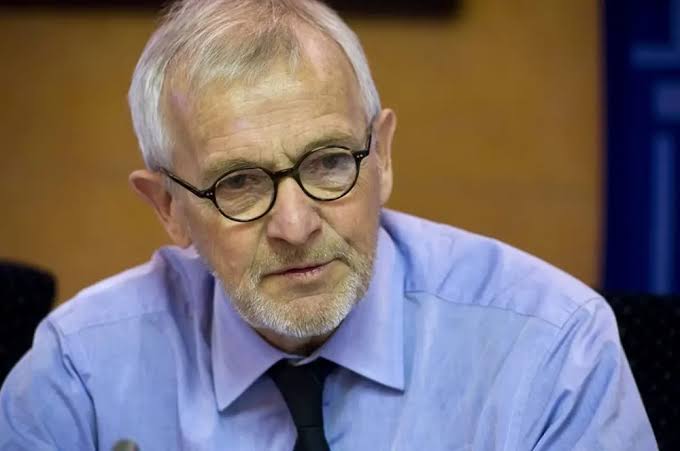 Nobel de Física premia a Francis Halzen por sus descubrimientos sobre neutrinos