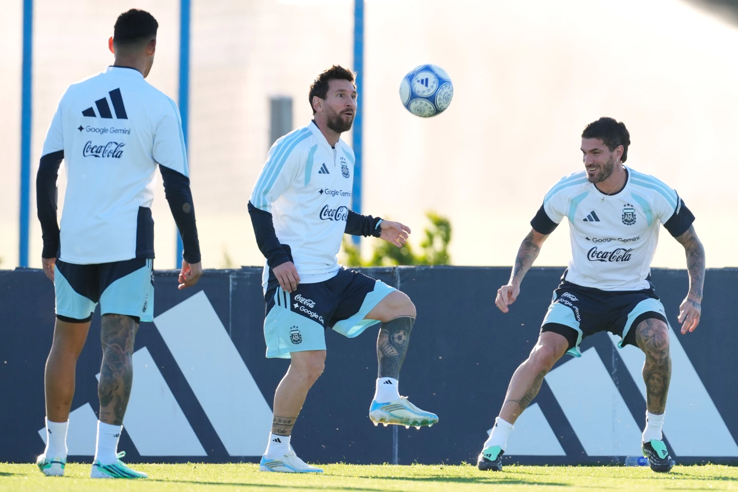 Lionel Messi entrena para su ultimo partido