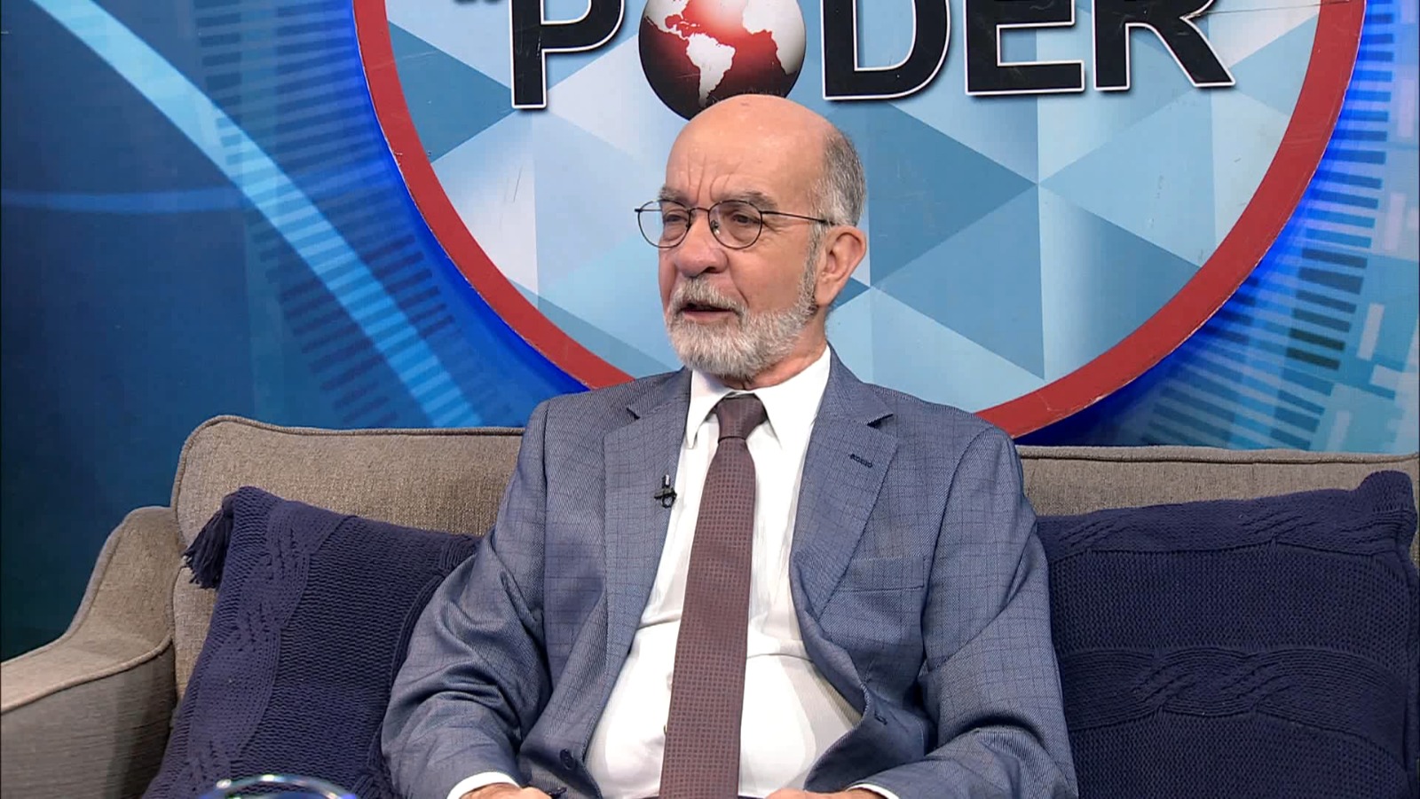 Interna Daniel Pou analiza la disputa interna en el PRM y el PLD