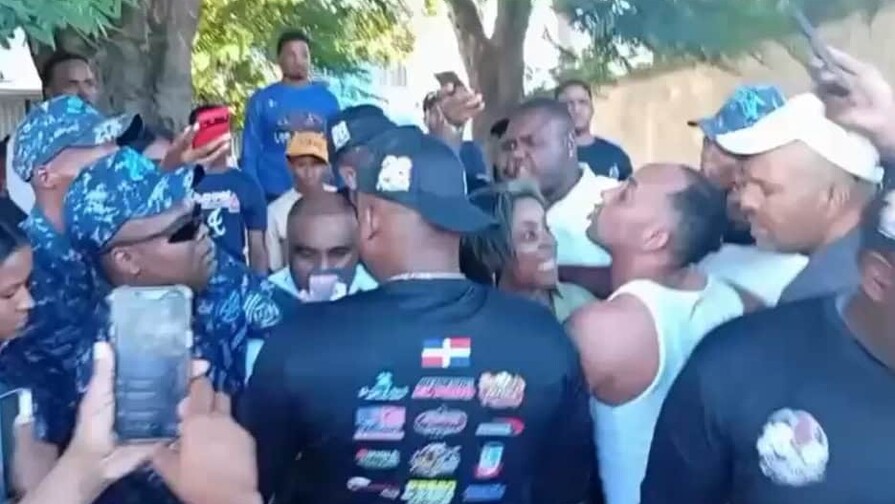 Policía esposa a diputada en Elías Piña y ordenan investigar el incidente
