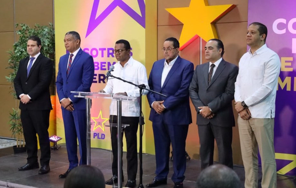 Directivos  del PLD en rueda de prensa sobre la crisis del sector arrocero.