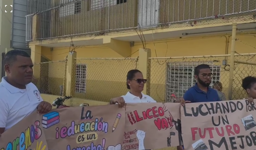 «Aulas del peligro»: 500 estudiantes arriesgan sus vidas en un liceo deteriorado de Los Tres Brazos