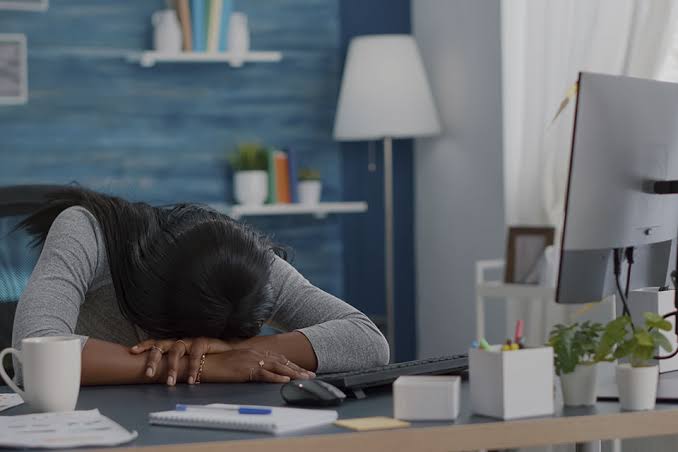 Entre los males que incluyó la Sisalril están trastornos mentales y psicosociales derivados de la jornada laboral como: cuadros depresivos, síndrome de burnout o de agotamiento y trastornos no orgánicos del sueño.