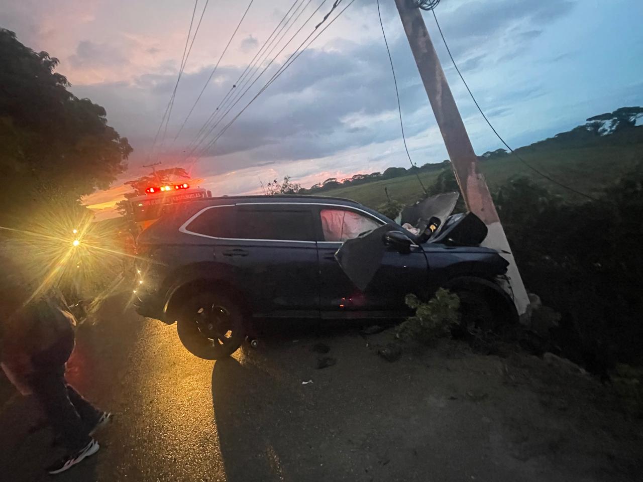 Yipeta con 17 haitianos a bordo choca contra poste eléctrico en Monte Cristi