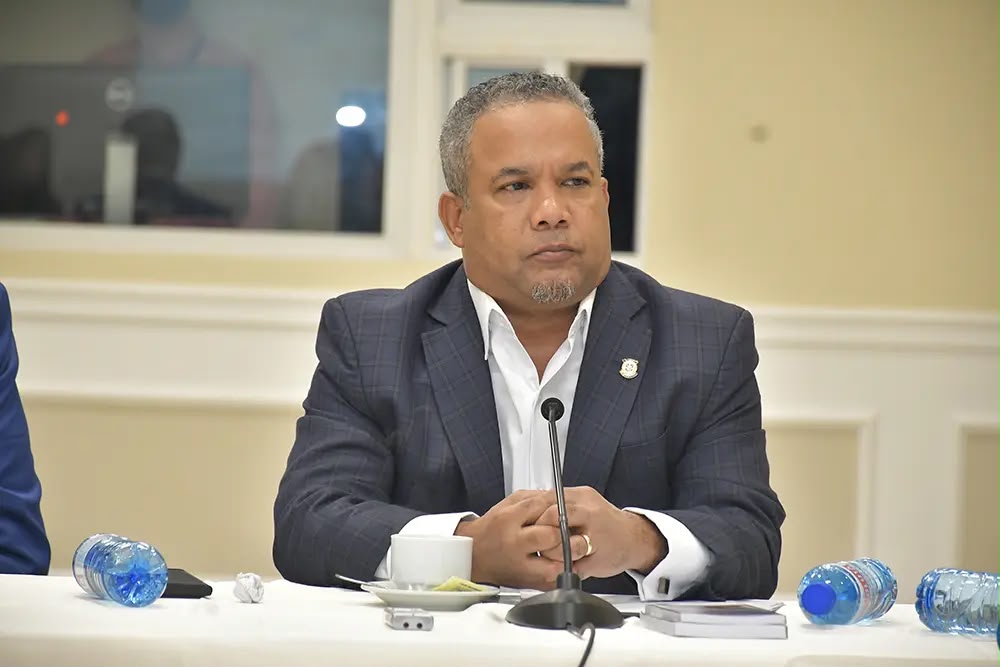 Héctor Acosta.