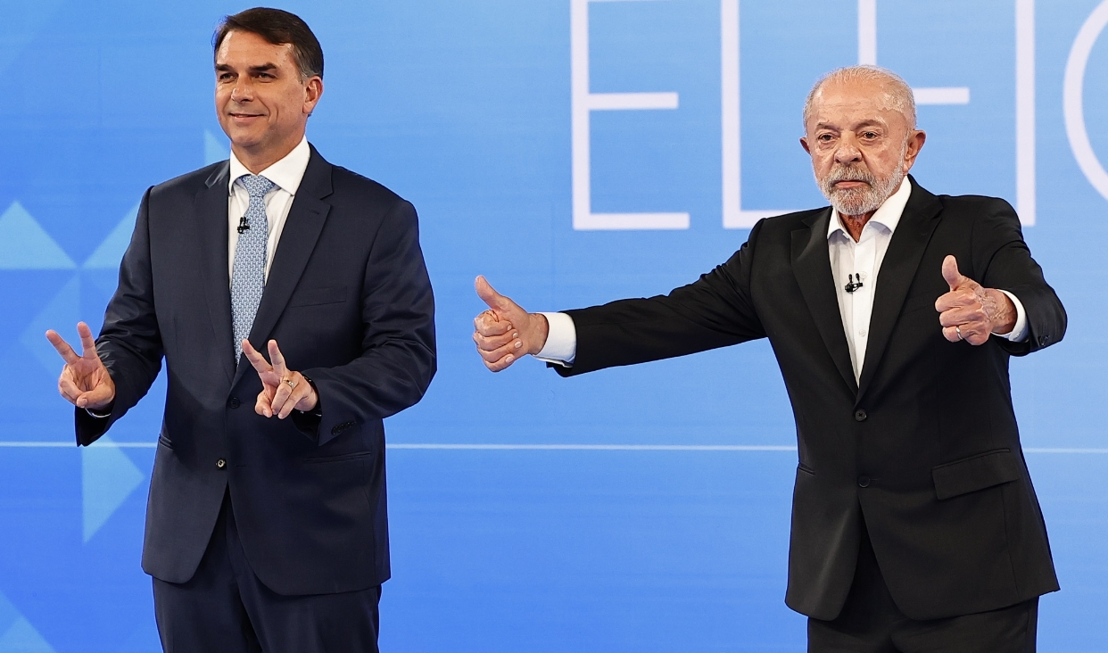 El senador Flávio Bolsonaro y el presidente Lula da Silva en pleno debate.  EFE