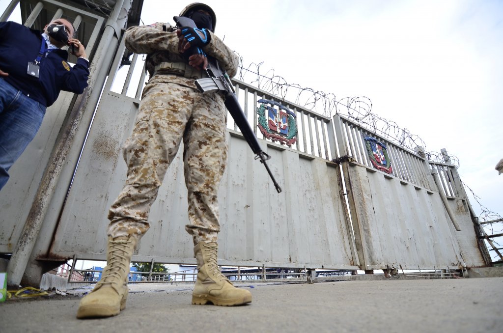 Militar dominicano custodia la frontera dominico-haitiana. Archivo/EFE.