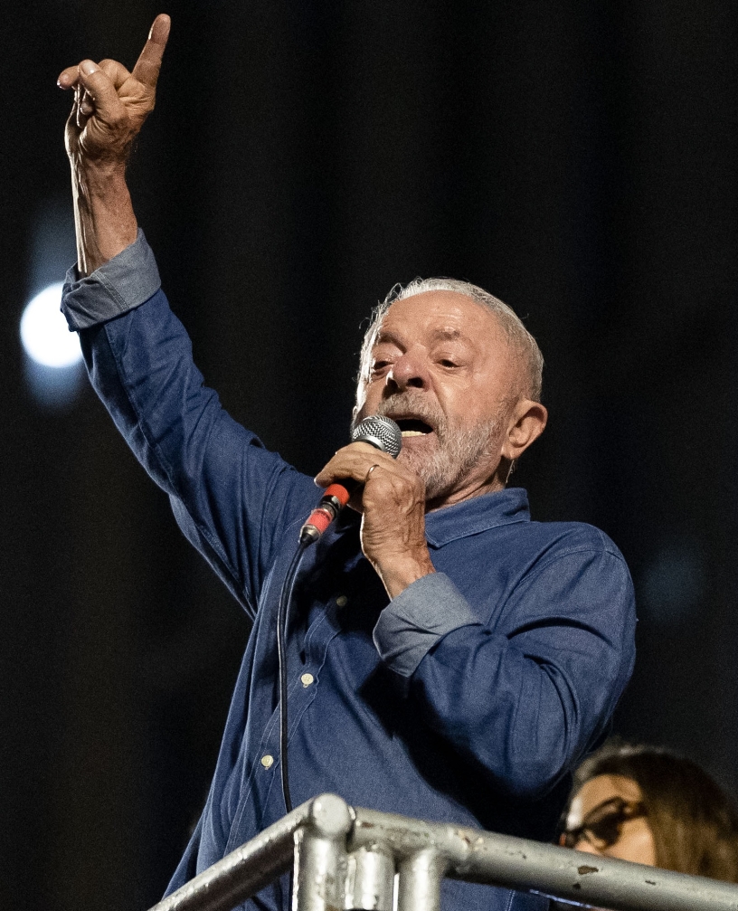 Luiz Inácio Lula da Silva habla a seguidores