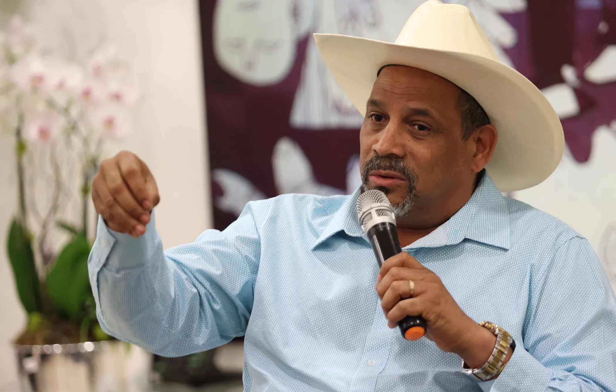 Santiago Riverón criticó a quienes presionan al Gobierno dominicano para que se unifique al presidente de El Salvador Nayib Bukele y actúe sobre la situación haitiana.