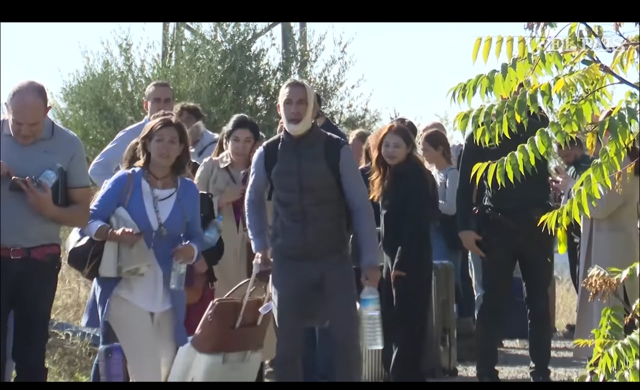 Pasajeros describieron el fuerte impacto, la presencia de humo dentro del tren y las dificultades que enfrentaron para salir de los vagones tras el descarrilamiento.
